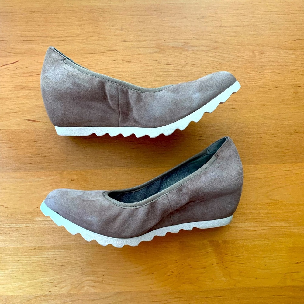 Com+Sens Bralini Wedge Suede Slip On Size 7.5 Grey pre-owned